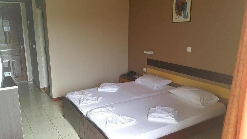 Politia Hotel Айос-Никитас Экстерьер фото